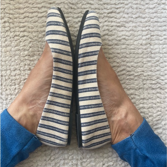 Women's Basic Slip On Casual Shoes Ballet Style White Blue Stripe Sz 8.5 - Picture 9 of 13